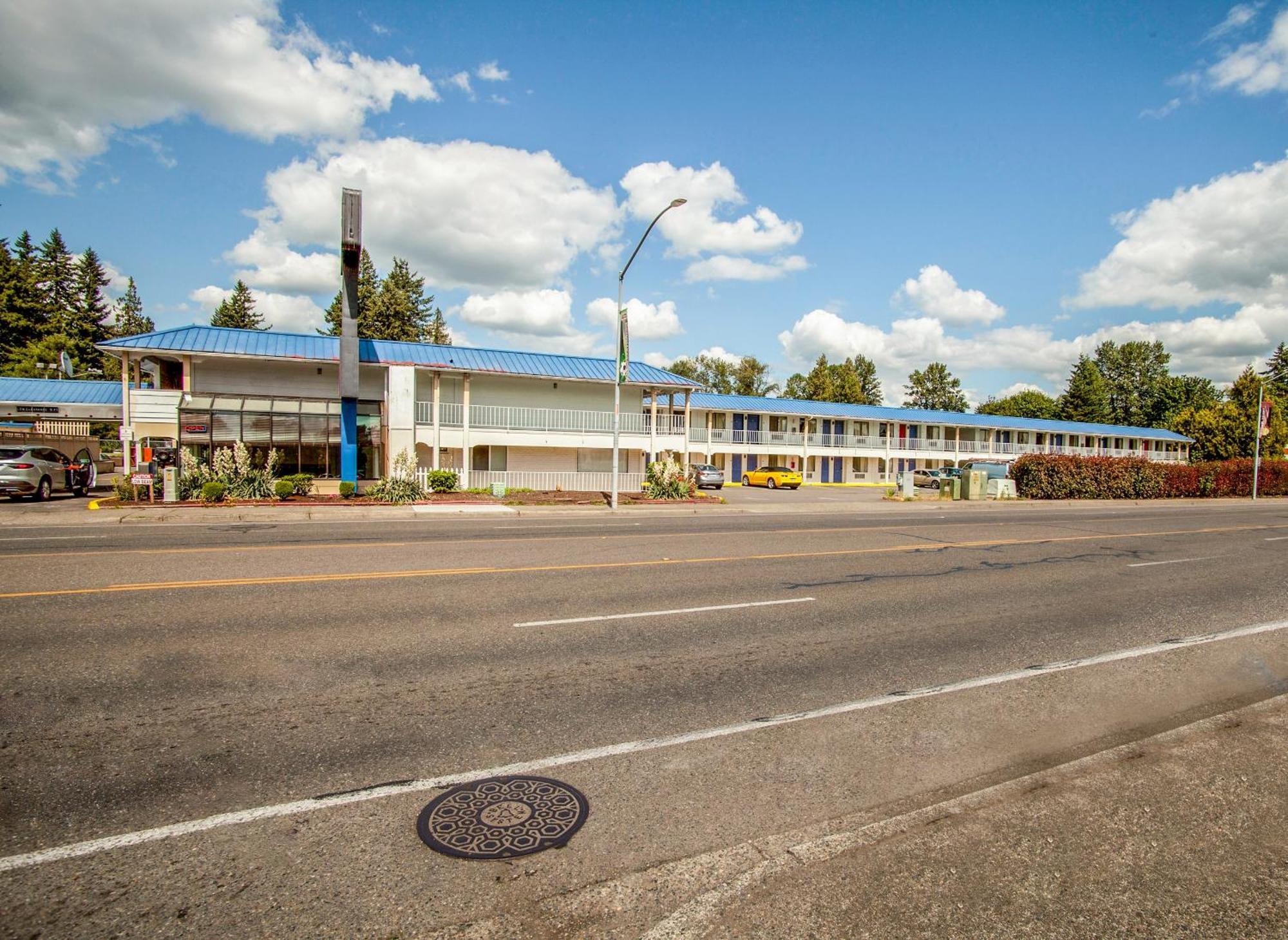 Oyo Hotel Centralia Exterior photo