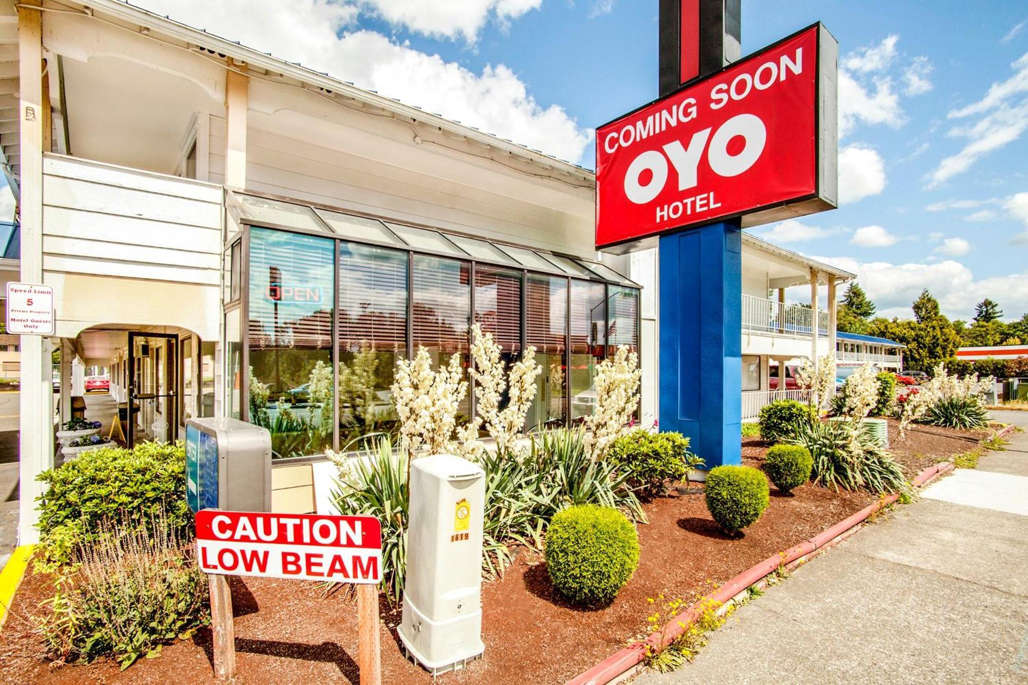 Oyo Hotel Centralia Exterior photo
